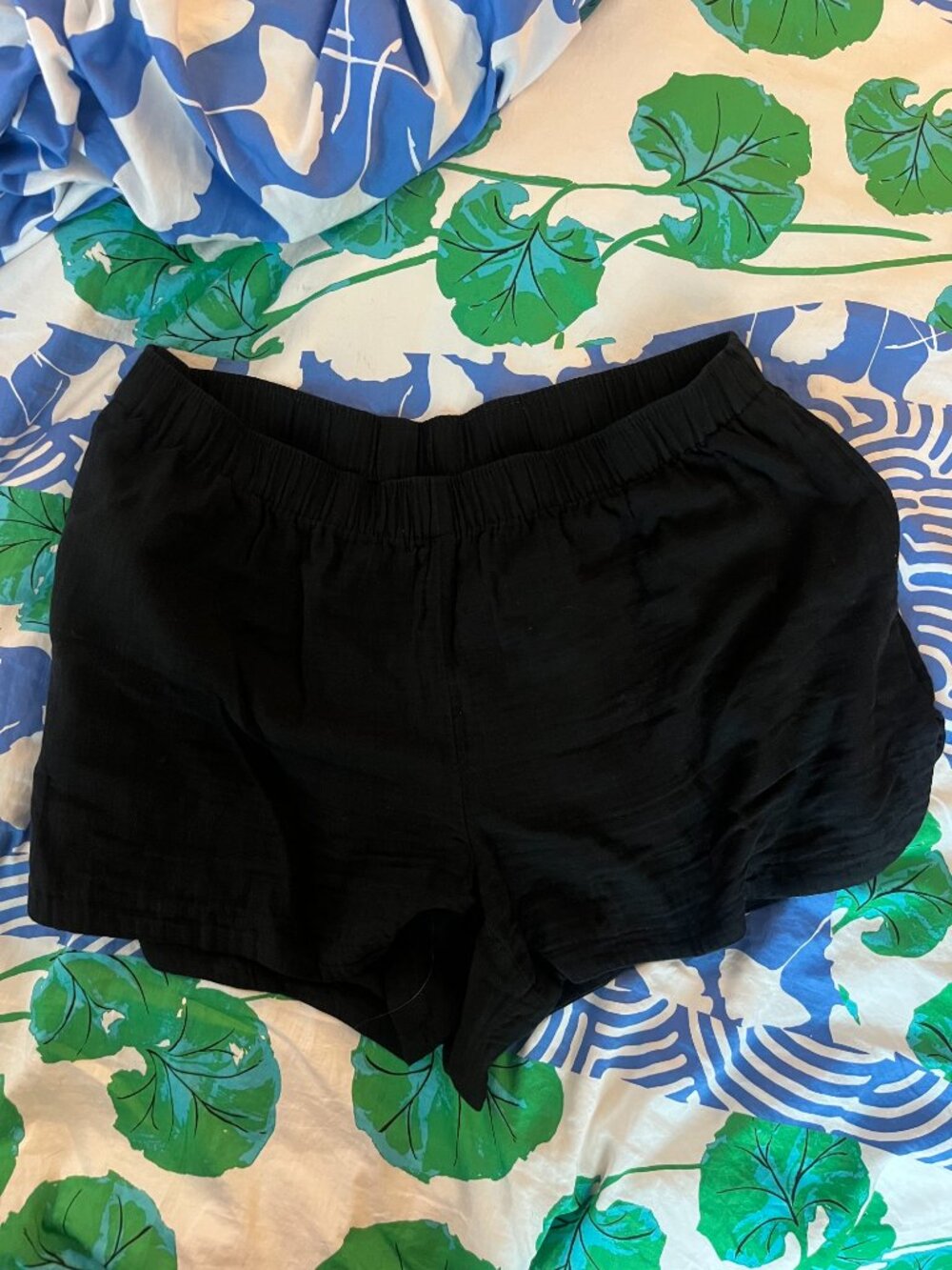 Old Navy black crinkle gauze linen shorts 2X